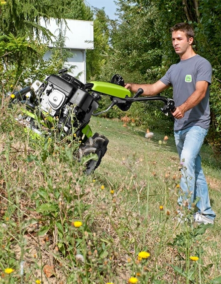 Mowing even in extremely sloping and uneven grounds has never been that easy. 